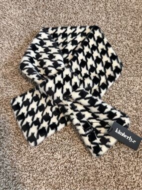 Furry Wrap Houndstooth Scarf